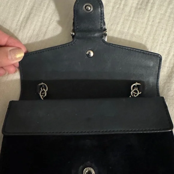 Elegant Black Gucci Dionysus Clutch - Picture 4 of 8